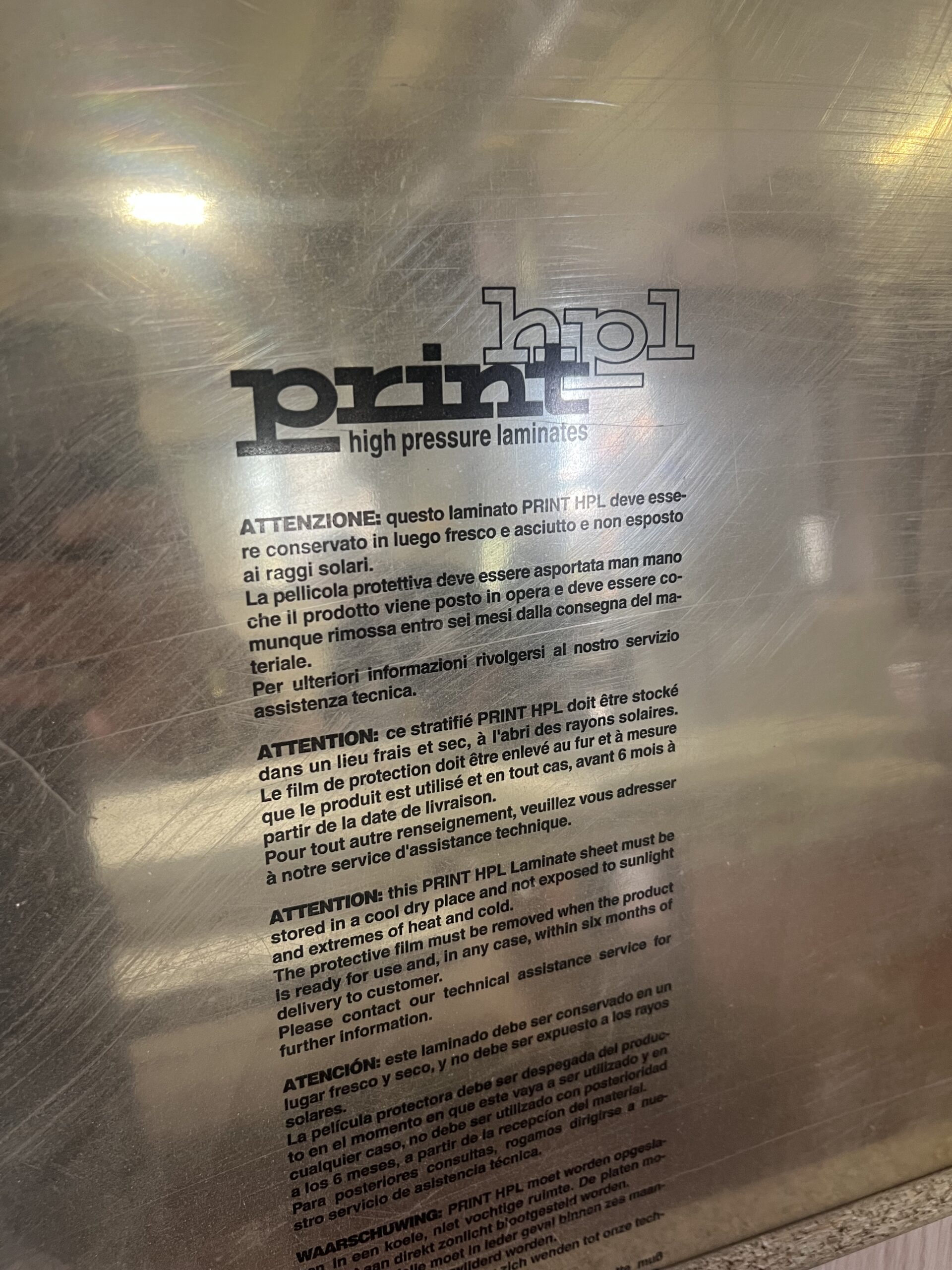 Quando la pellicola protettiva fa la differenza:                     Abet Laminati garanzia di qualità