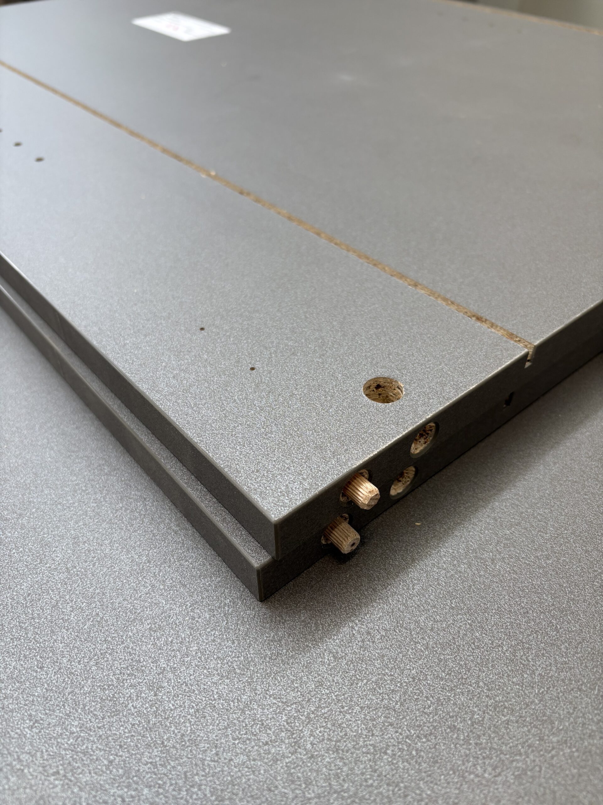 Precisione al millimetro: bordatura e foratura CNC perfetta sul truciolare nobilitato SM’ART